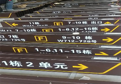 剑阁广告标识中，常见的几种安装方式。