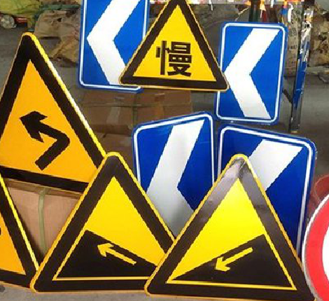 剑阁标识标牌中颜色的确定是很重要的。